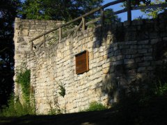 burg05-08-05-01.jpg
